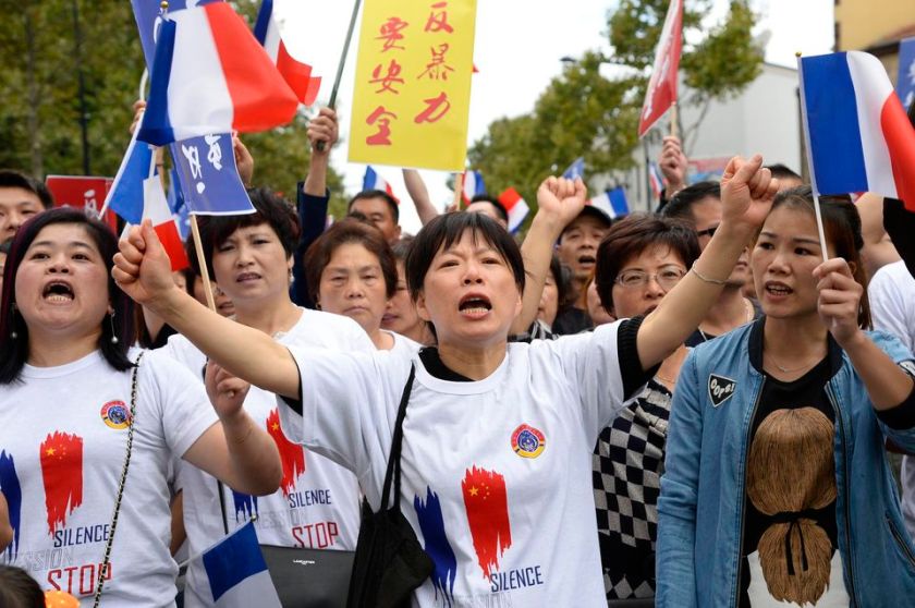 2016_08 Chinese anti-racist protest in France